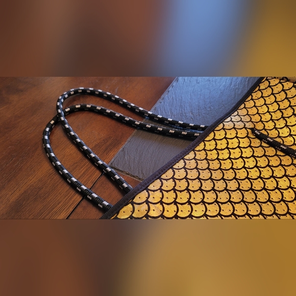 ๐ง๐ฆ MERMAID BEACH BAG | Golden Iridescent Fish Scale Neoprene Bag ๐ฆ ๐งโโ๏ธ๐งโโ๏ธ - Picture 13 of 15